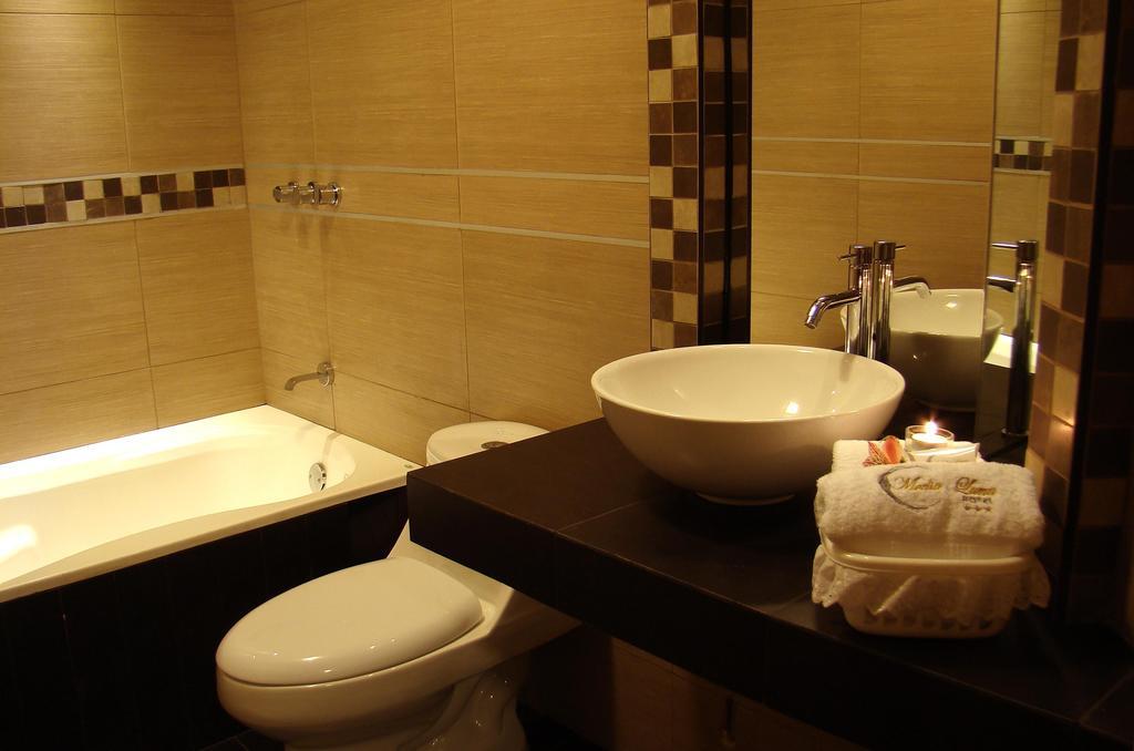 Hostal Media Luna Trujillo Room photo