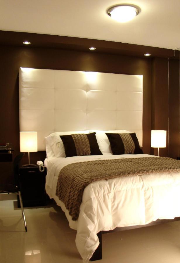 Hostal Media Luna Trujillo Room photo